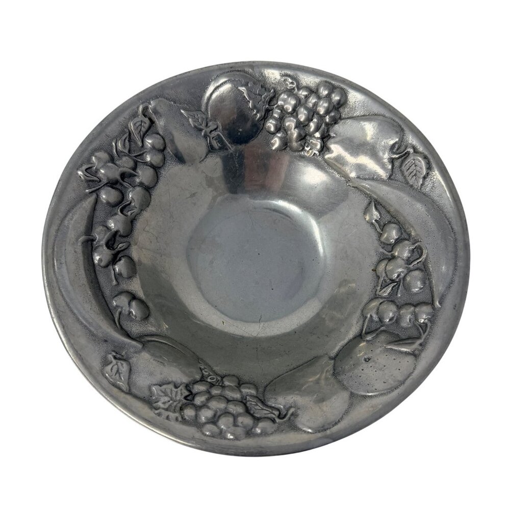 Vintage Wilton Pewter Fruit Bowl Embossed Design‎ 9.25" diameter 3" tall